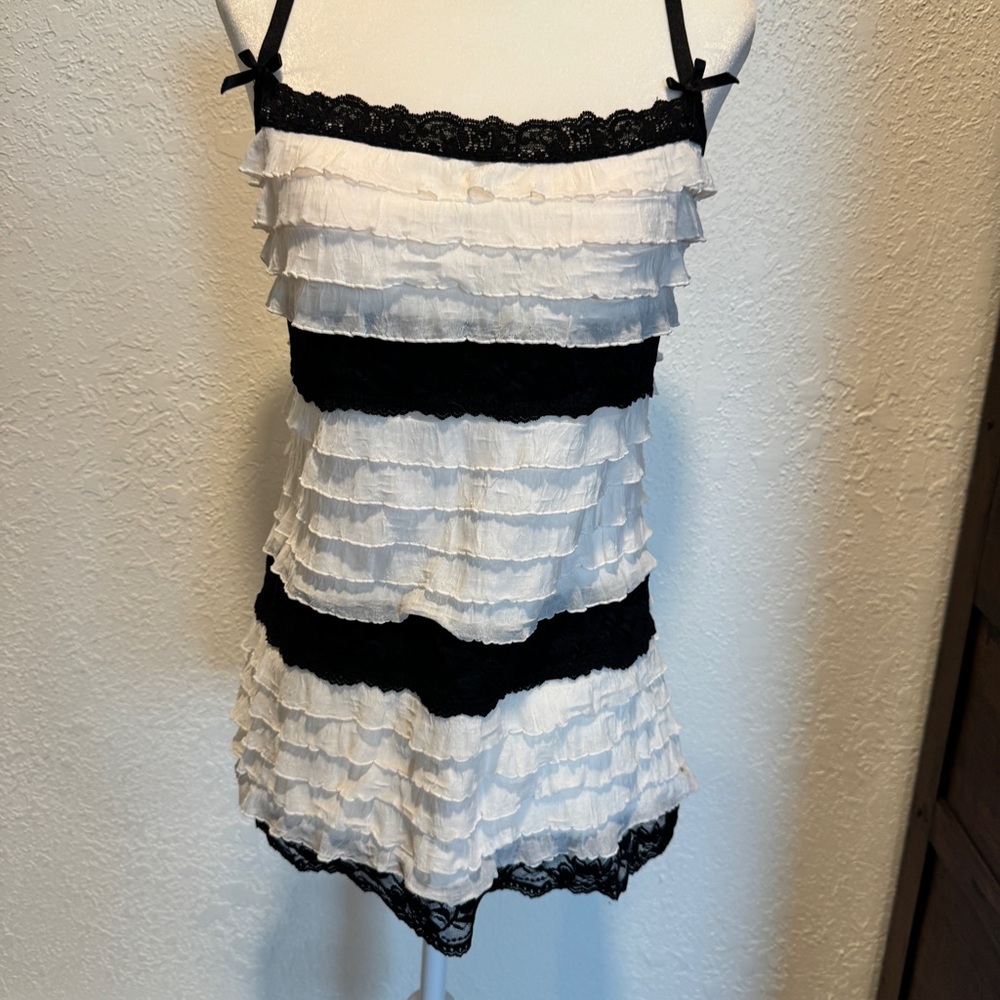 Versona Y2K ruffle Too SMALL